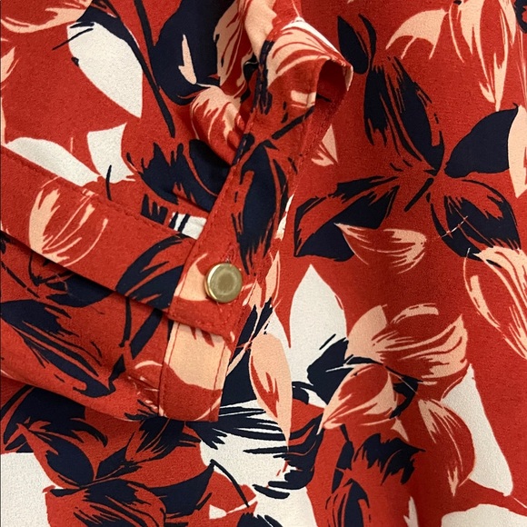 JM Collection Red Floral Blouse Size L - Picture 5 of 9